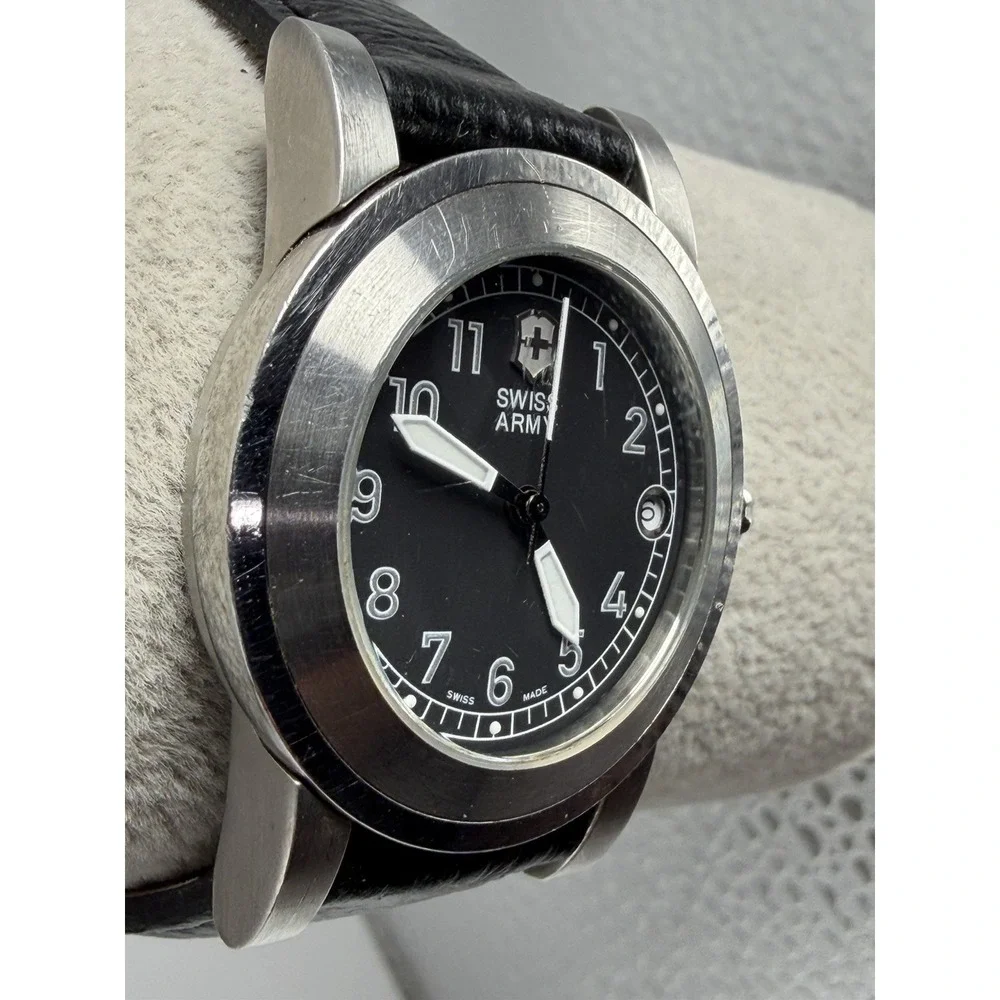 Victorinox Swiss Army 24098 New Battery Ladies Watch 32MM 7.75